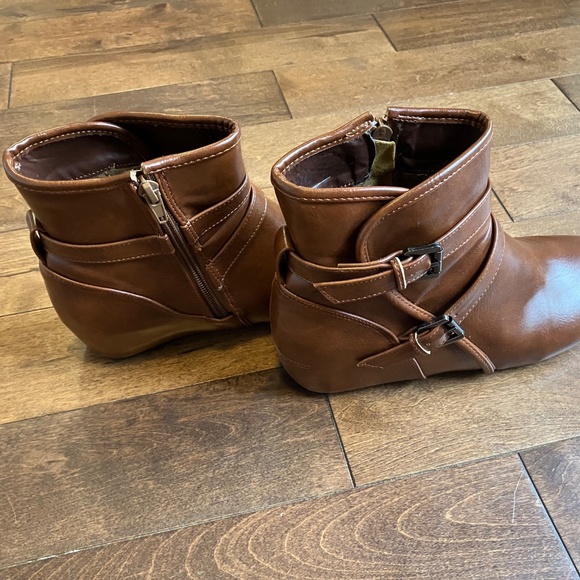 Stepwel Ankle Boots -EUC - Picture 4 of 8